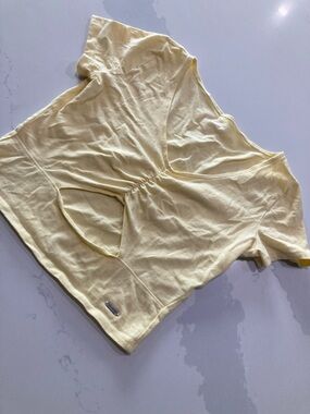 Hollister Pale Yellow V-Neck Short Sleeve Tee